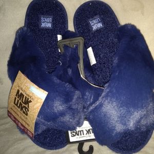 NWT Muk LUKS sz lg 9-10 navy slippers